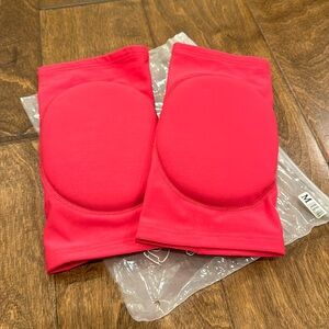 Pink knee pad
Brand new
